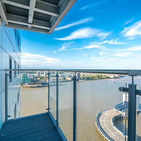 Skyvillion - London River Thames Top Floor Apartments By Woolwich Ferry, Mins To London Excel, O2 Arena , London City Airport With Parking Экстерьер фото